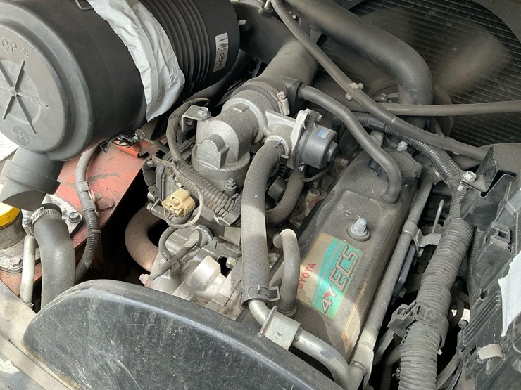 2010-toyota-8fgcu15-image-16