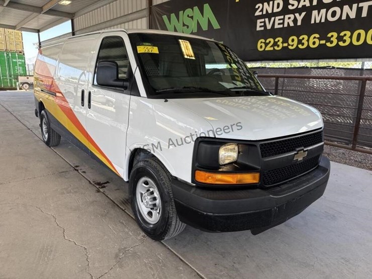 2016-chevrolet-express-2500-image-2