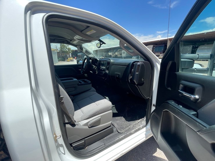 2016-chevrolet-silverado-3500-image-28