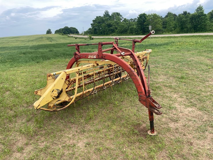 new-holland-256-image-3