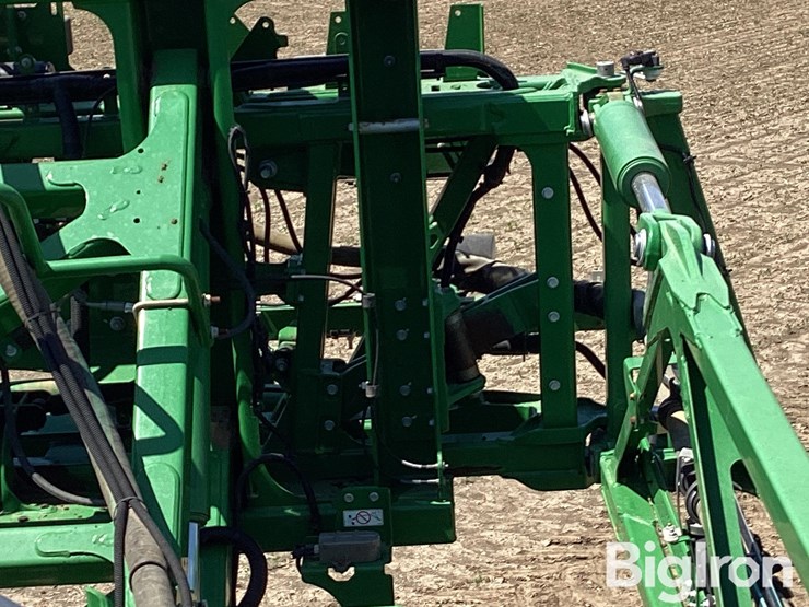 2015-john-deere-r4038-image-15