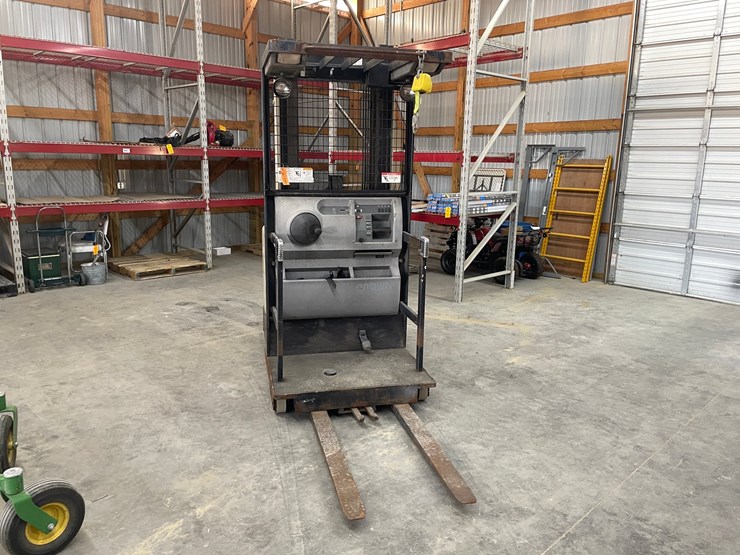 #301-•-1982-crown-electric-order-picker-image-2