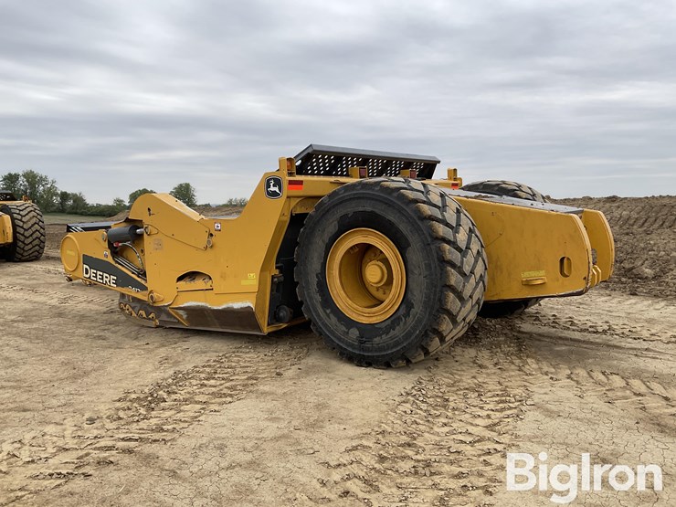 2020-deere-2412e-image-7