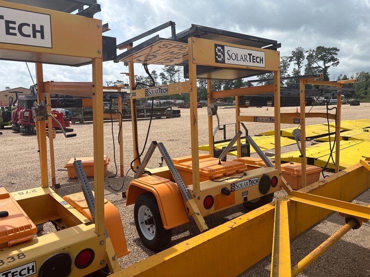 #3512-•-solar-tech-construction-sign-on-trailer-|-battery-backup-image-3