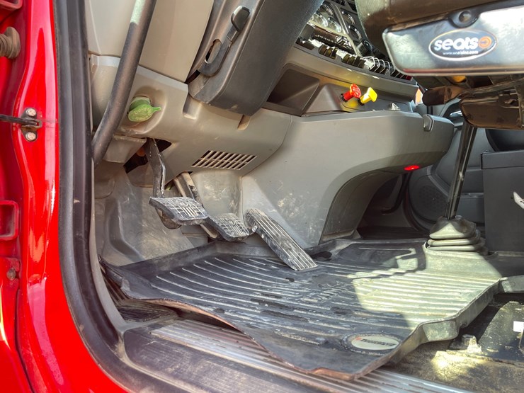 2019-kenworth-t880-image-43