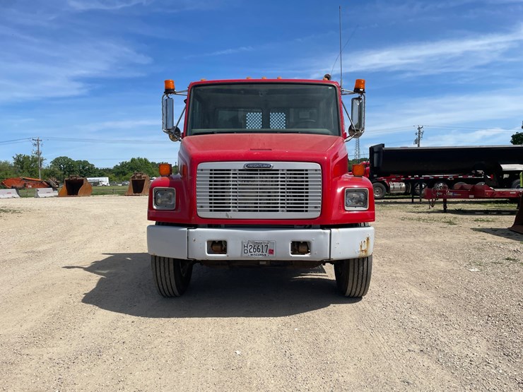 2001-freightliner-fl70-image-2