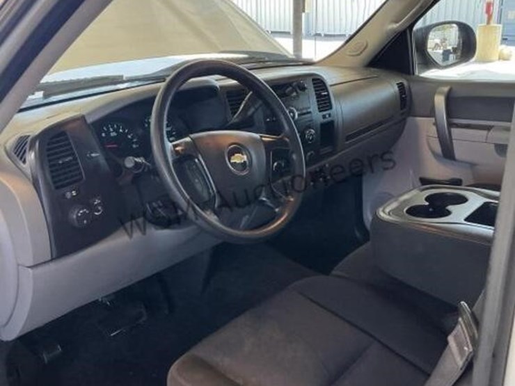 2013-chevrolet-silverado-1500-image-23