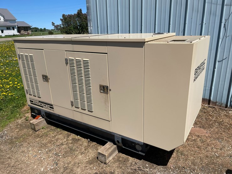 #7057-•-generac-2000-series-natural-gas-generator-(deerbrook,-wi)-image-2
