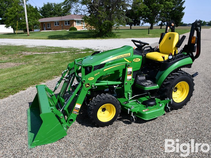 2025-john-deere-2025r-image-1