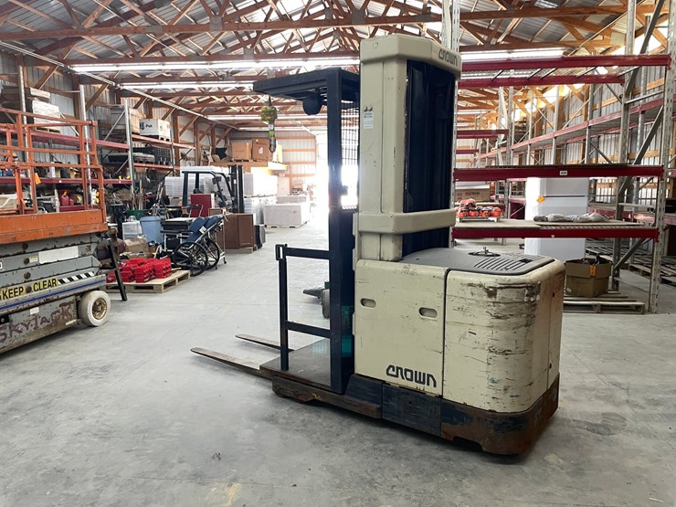#301-•-1982-crown-electric-order-picker-image-6