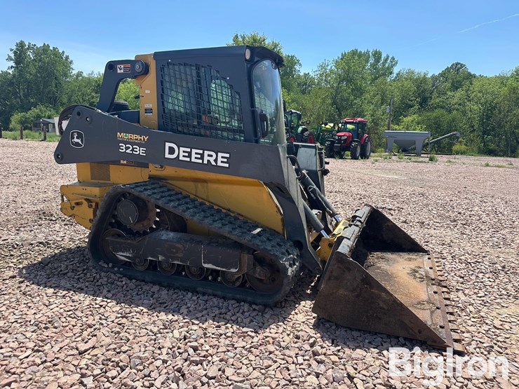 2017-deere-323e-image-3