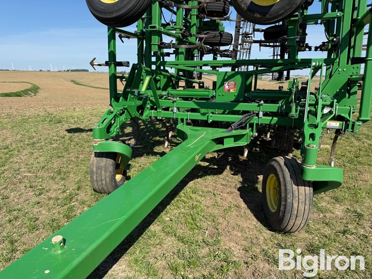 2014-john-deere-2210-image-11