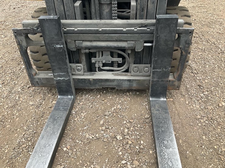 #1359-•-2010-yale-forklift-image-25