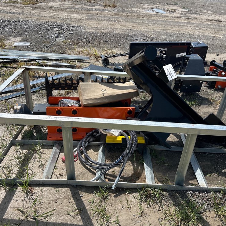 #40 • SKID STEER POST DRIVER