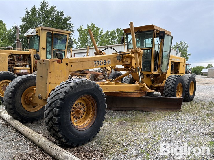 1992-deere-770bh-image-1