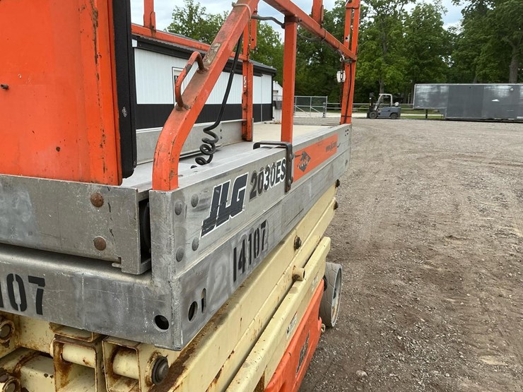 2005-jlg-2030es-image-8