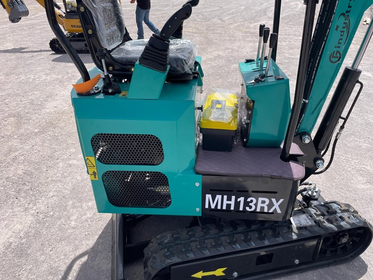 #2652-•-unused-cfg-mini-excavator-image-27