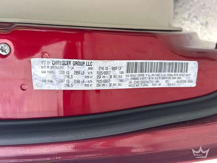 2014-chrysler-town-&-country-image-5