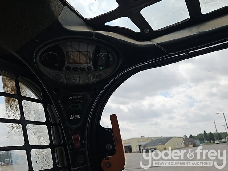 2021-bobcat-t870-image-32