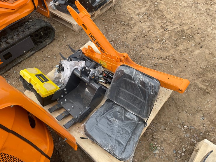 #2015-•-unused-2026-landhonor-mini-excavator-image-10