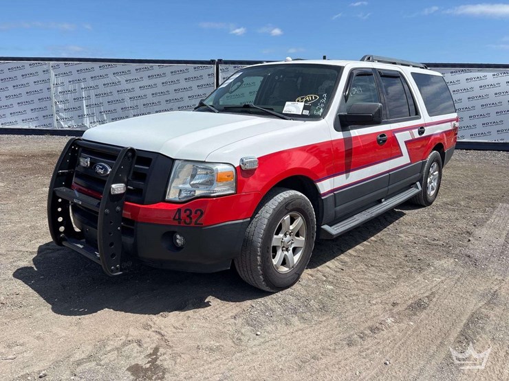 2013-ford-expedition-el-xlt-image-1