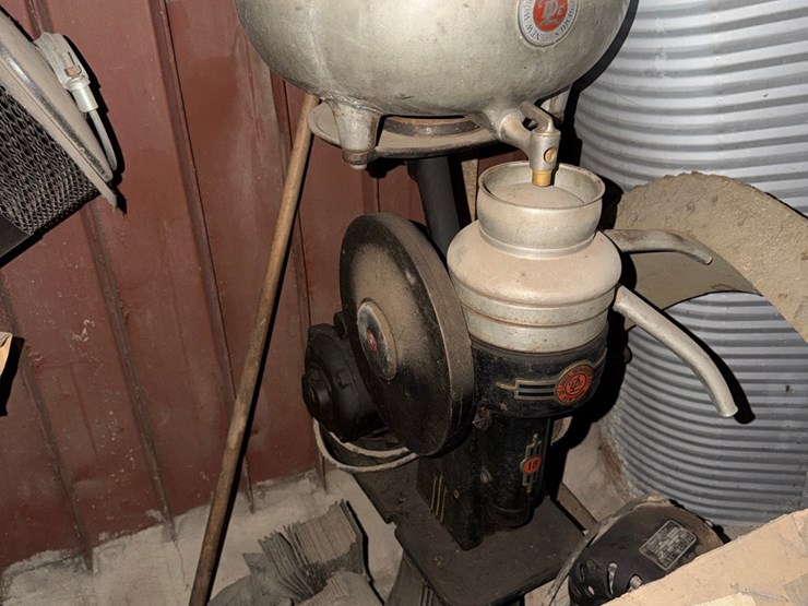 cream-separator,-very-nice,-shedded-image-3