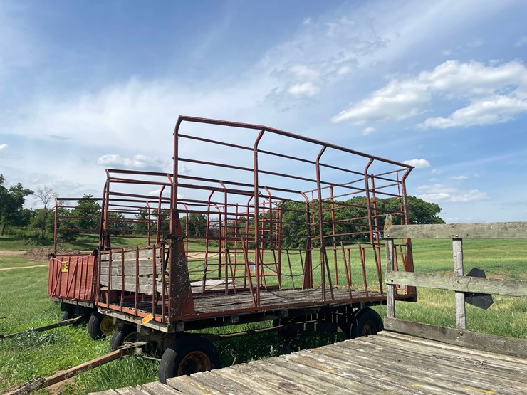 #2007-•-hay-wagon-with-10-ton-running-gear-(colfax-wi)-image-2