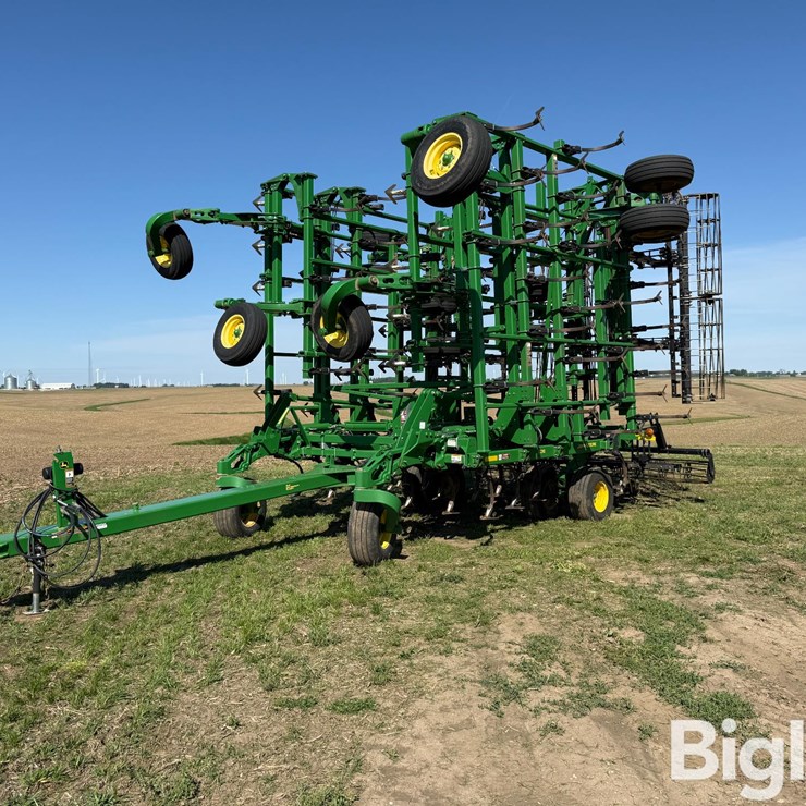 2014 JOHN DEERE 2210