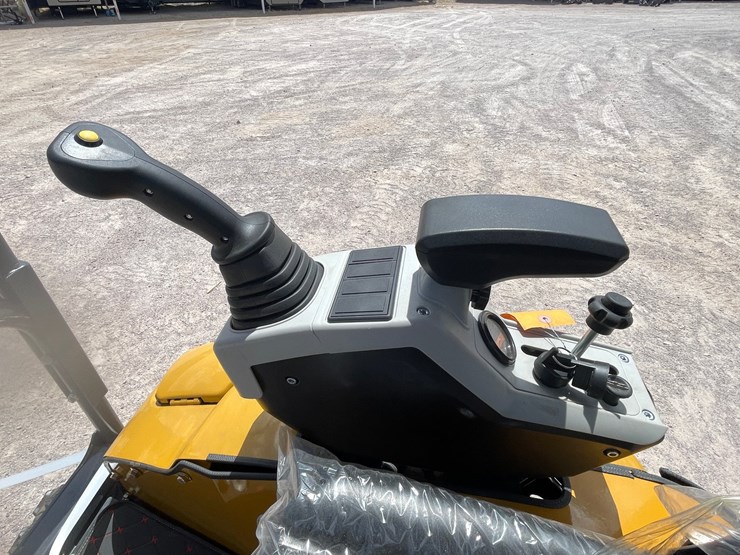 #2661-•-unused-cfg-mini-excavator-image-23