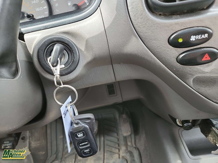 2002-toyota-sequoia-limited-image-37