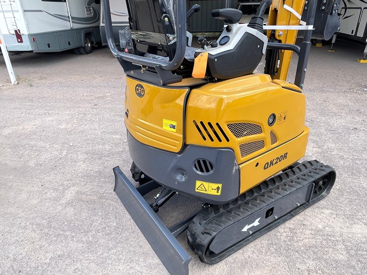 #2662-•-unused-cfg-mini-excavator-image-39