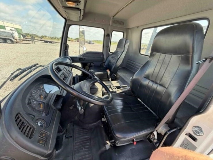 2009-gmc-t7500-image-12