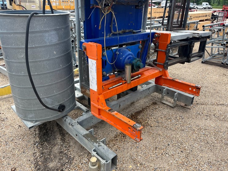 #2766-•-hek-tpm1600sd-electric-mast-climbing-work-platform/material-hoist-image-13
