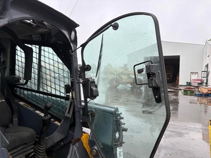deere-320e-image-14