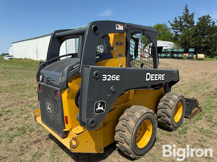 2015-deere-326e-image-5