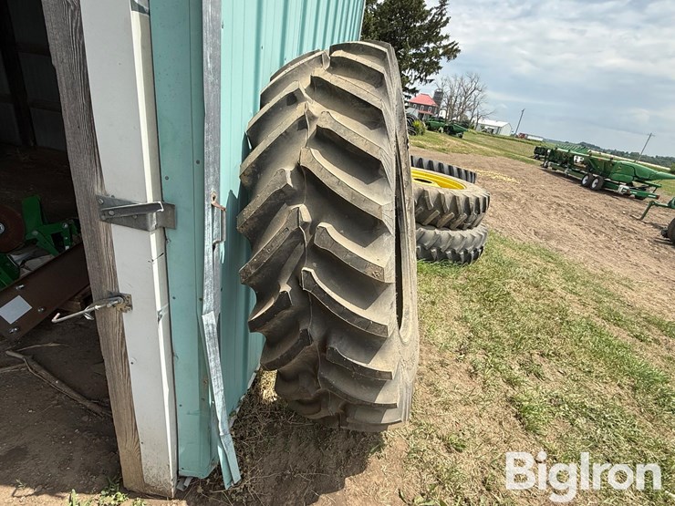 titan-hi--traction-lug-radial-r-1-520/85r42-tire-image-4