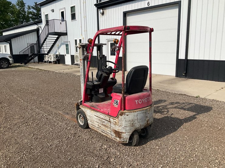 #1357-•-1998-electric-japanese-toyota-forklift-image-5