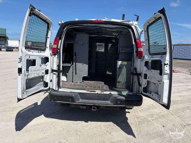 2015-chevrolet-express-2500-image-11