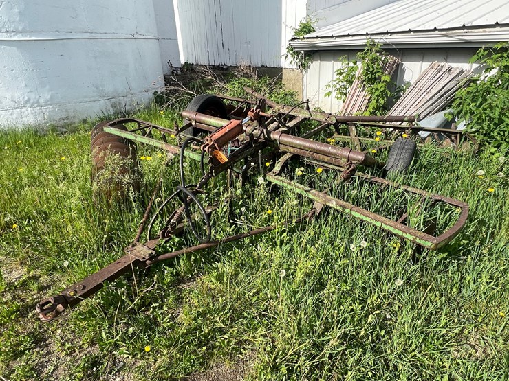 john-deere-10-image-1