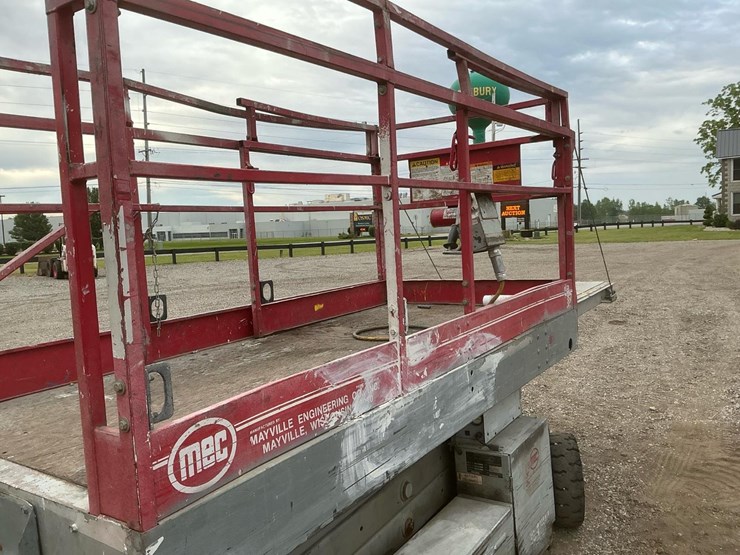 #1301-•-mec-254ht-scissor-lift-image-19