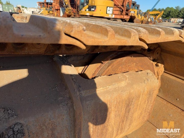 2017-caterpillar-349fl-image-24