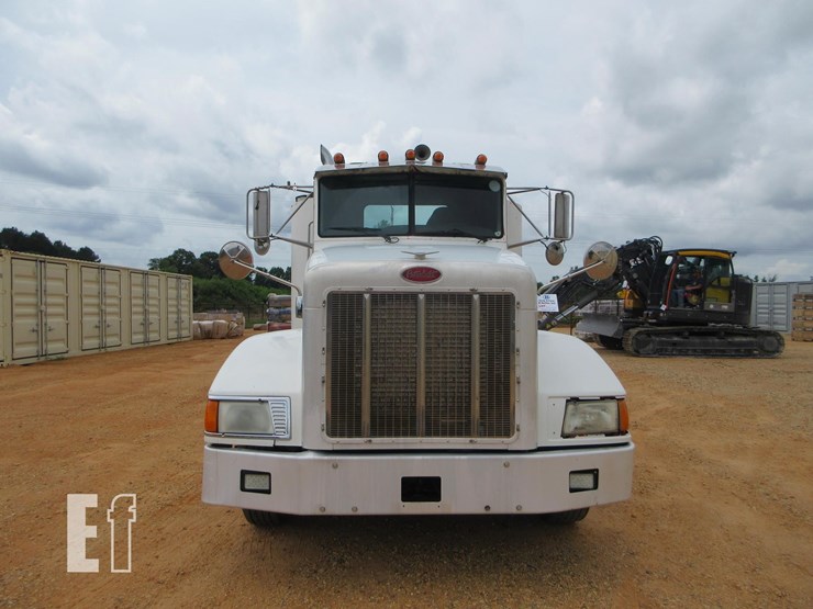 2001-peterbilt-385-image-6
