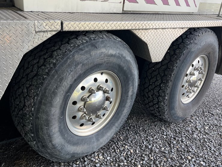 2009-terex-t775-image-8