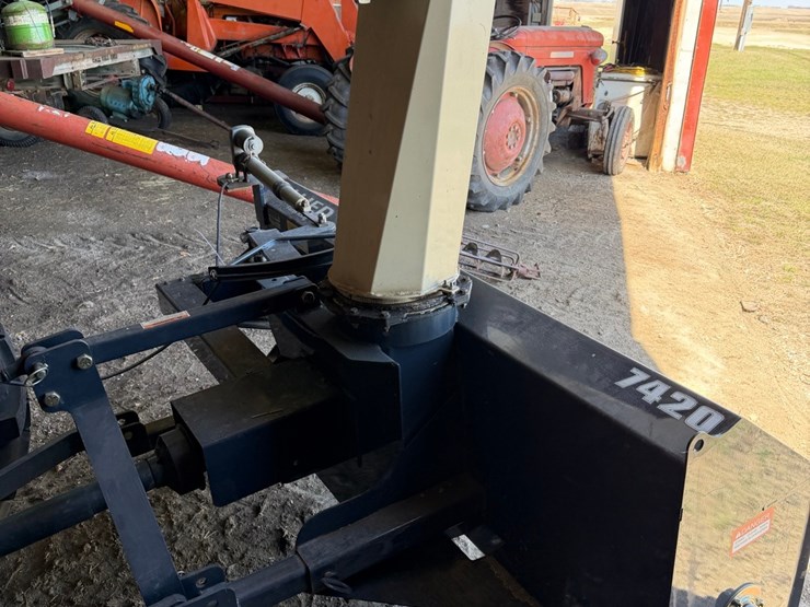 allied-farm-king-model-7420-late-model-3-point-snow-blower-image-3
