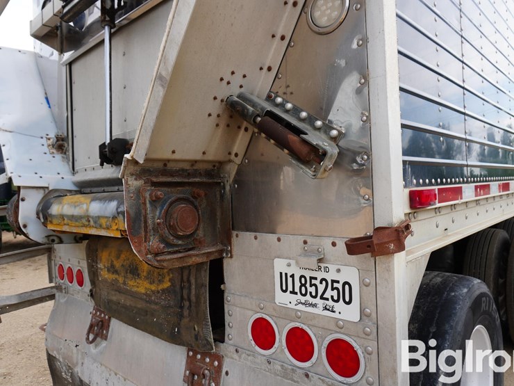 2011-wilson-dwbt-650b-tri/a-53'x96"-belt-trailer-image-17