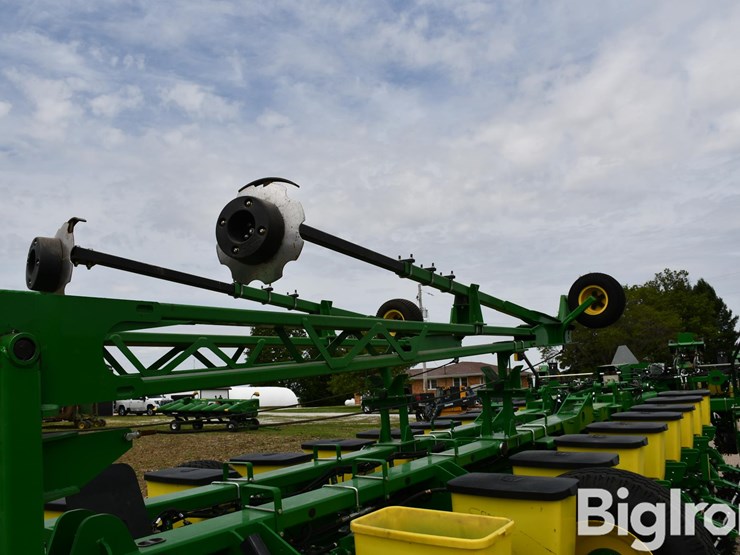 2016-john-deere-1775-image-15