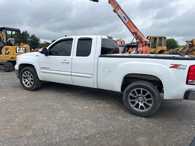 2008-gmc-sierra-1500-image-2