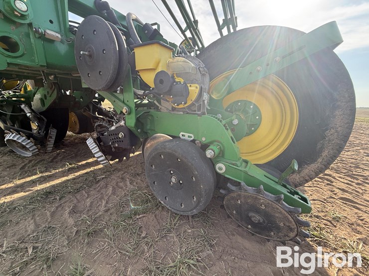 2011-john-deere-1770nt-ccs-image-13