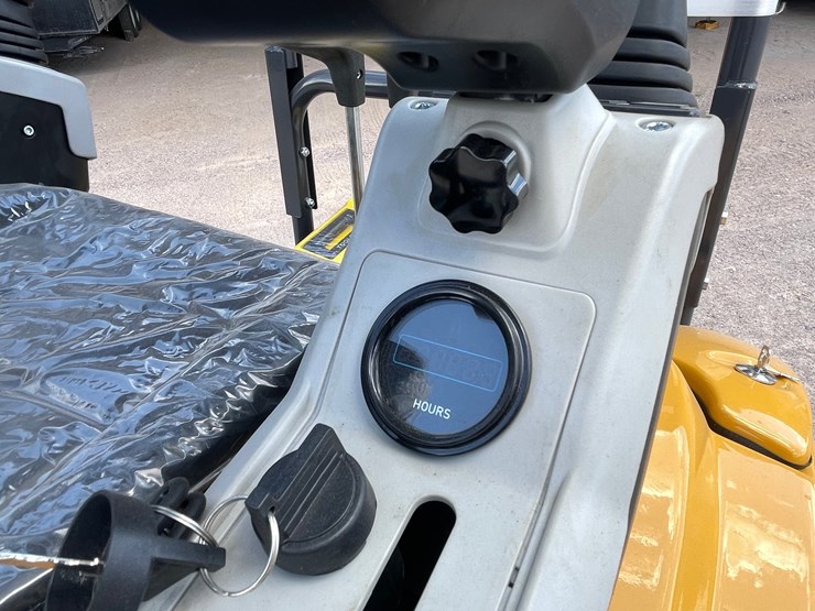 #2662-•-unused-cfg-mini-excavator-image-33