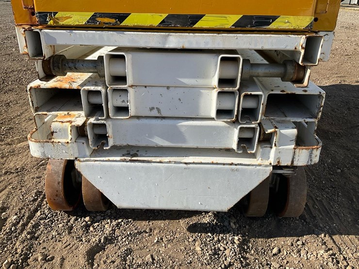 #1310-•-2012-hy-brid-hb-1030-scissor-lift-image-24